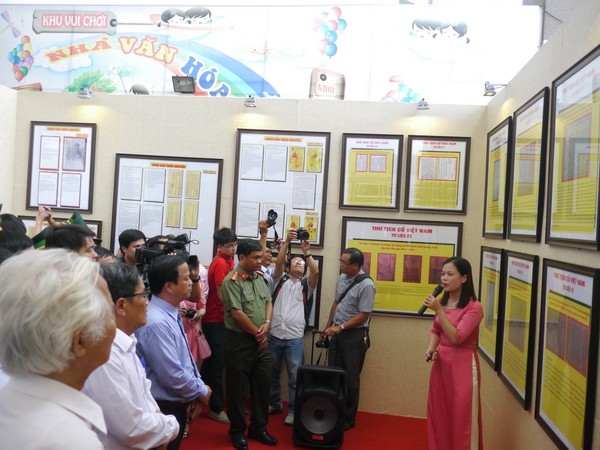 В провинции Нгеан прошла выставка, посвященная архипелагам Хоангша и Чыонгша - ảnh 1